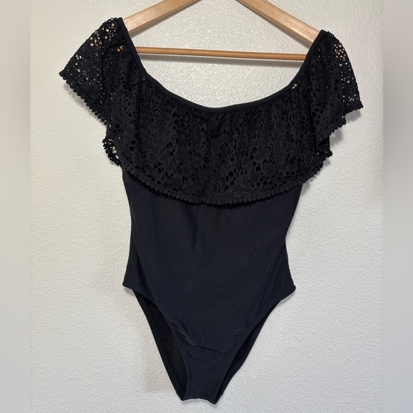 Shade and Shore Black Off the Shoulder One Piece Swimsuit Lace Ruffle Sz Small - Picture 1 of 5